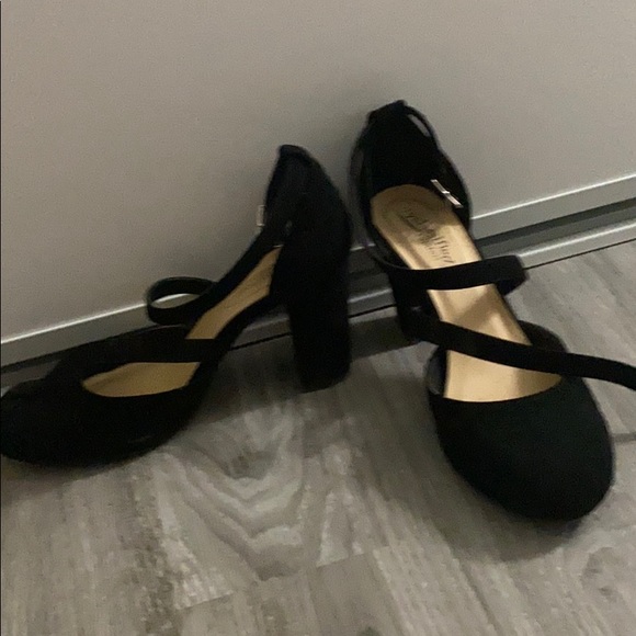 Black heels - Picture 2 of 2